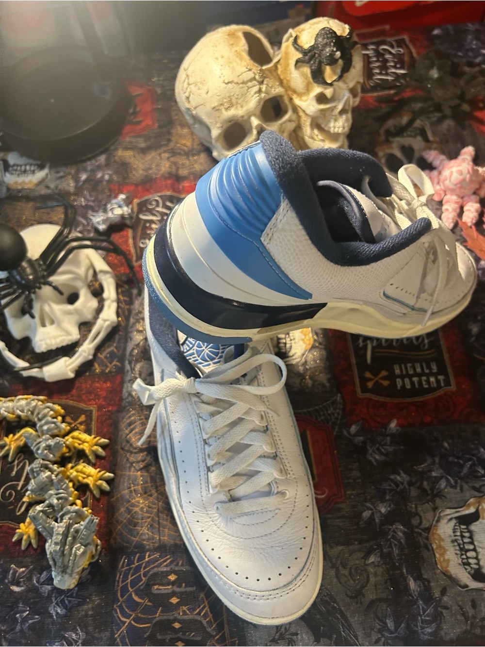 Nike Men's White and Blue Athletic Shoes